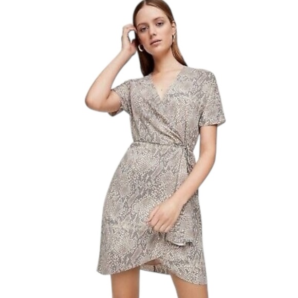 Aritzia Babaton Wallace Wrap Dress Snakeskin Animal Print Size M‎ Mini Sundress - Picture 1 of 11